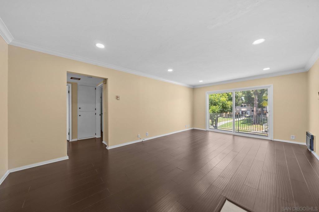 4540 Maple Ave 239
