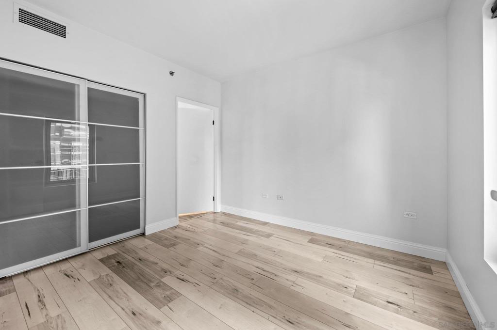 425 W Beech St 804