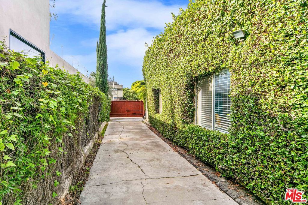 524 N San Vicente Boulevard