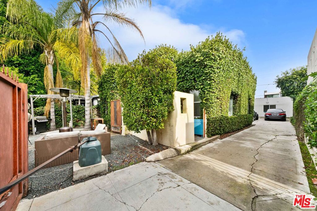 524 N San Vicente Boulevard