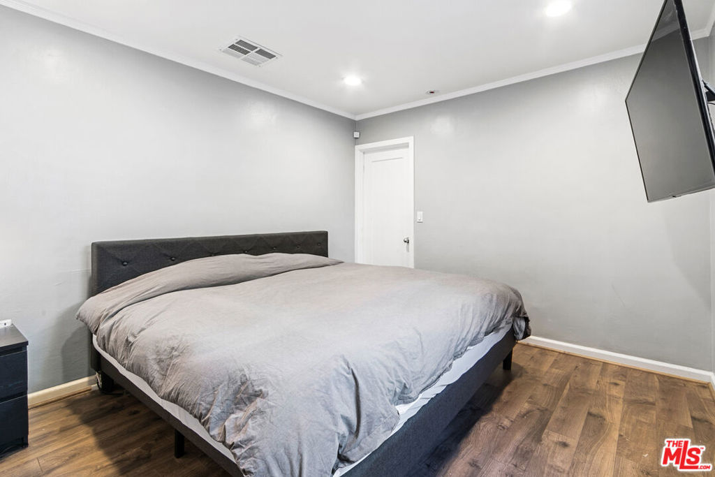 524 N San Vicente Boulevard