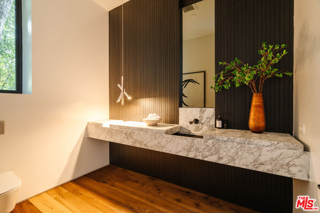 1383 Londonderry Place