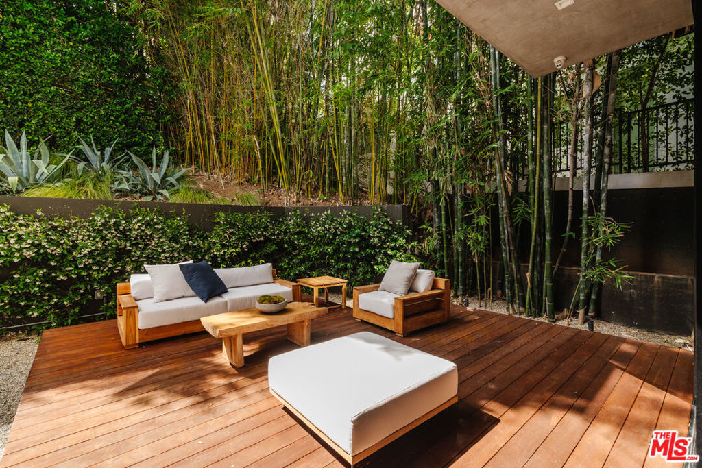 1383 Londonderry Place