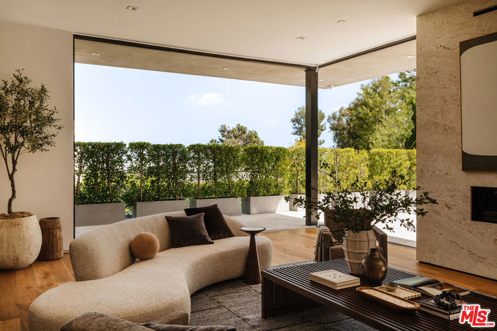 1383 Londonderry Place