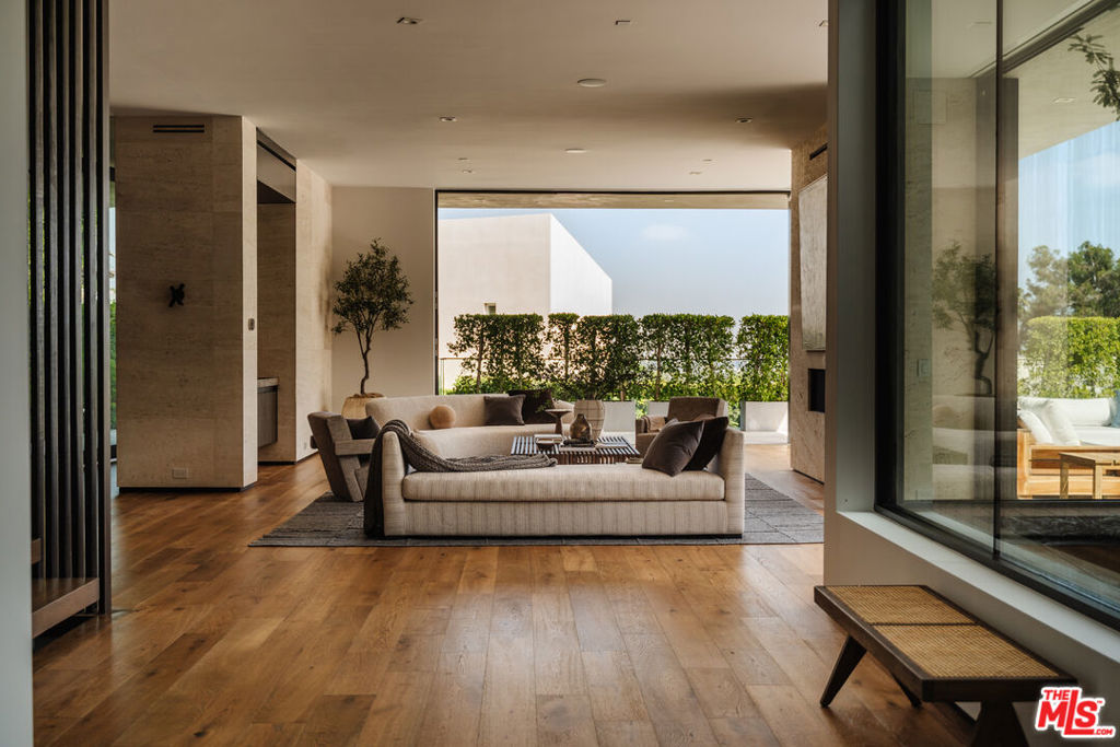 1383 Londonderry Place