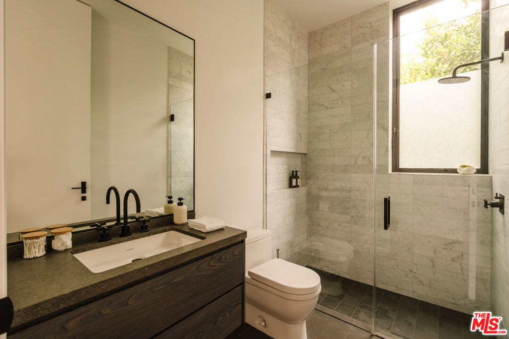 1383 Londonderry Place