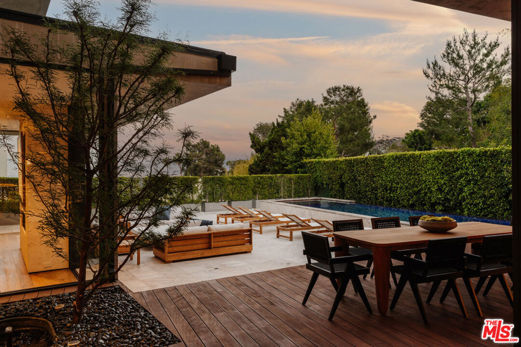 1383 Londonderry Place