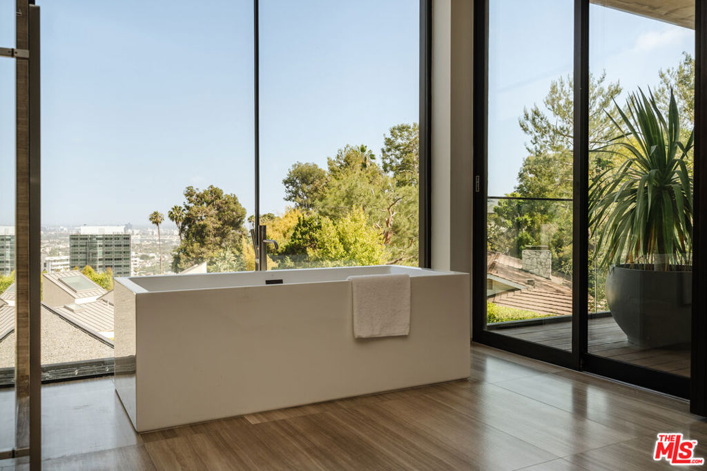 1383 Londonderry Place