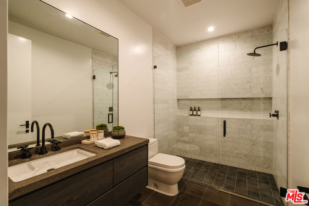 1383 Londonderry Place