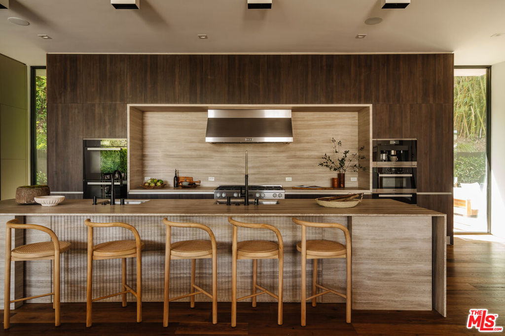 1383 Londonderry Place