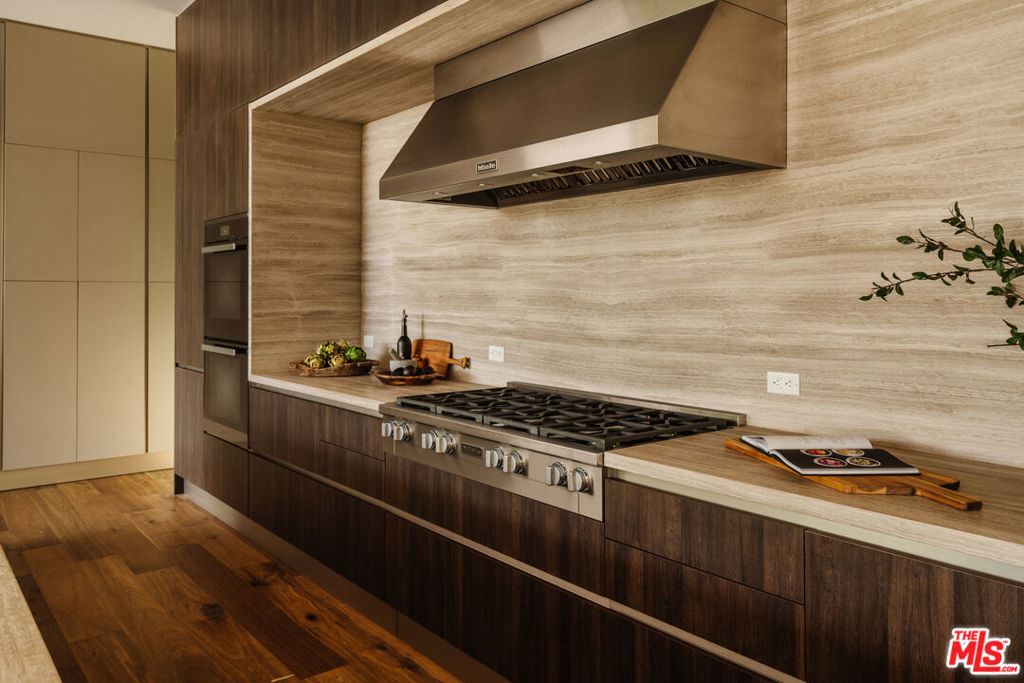 1383 Londonderry Place