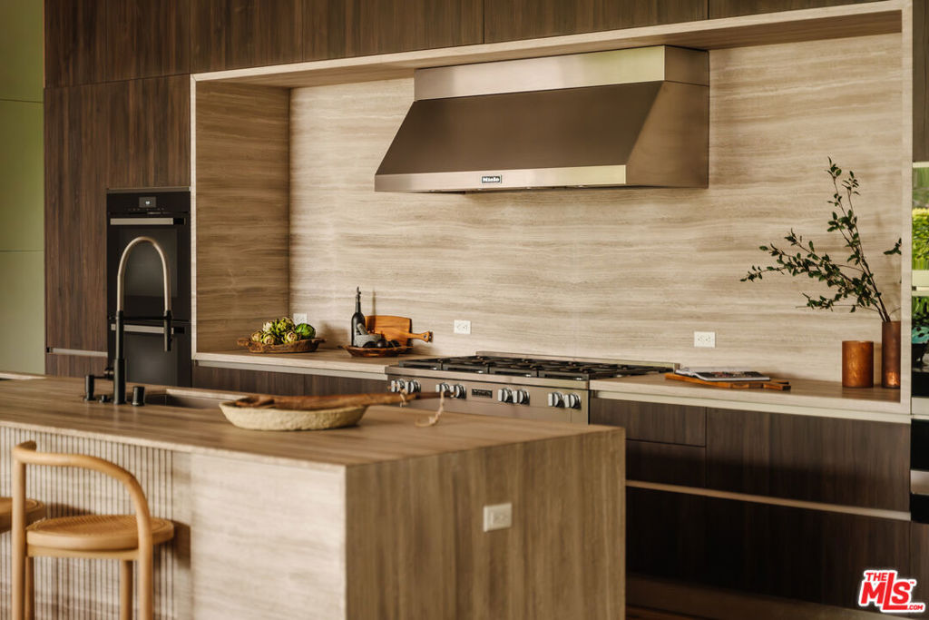 1383 Londonderry Place