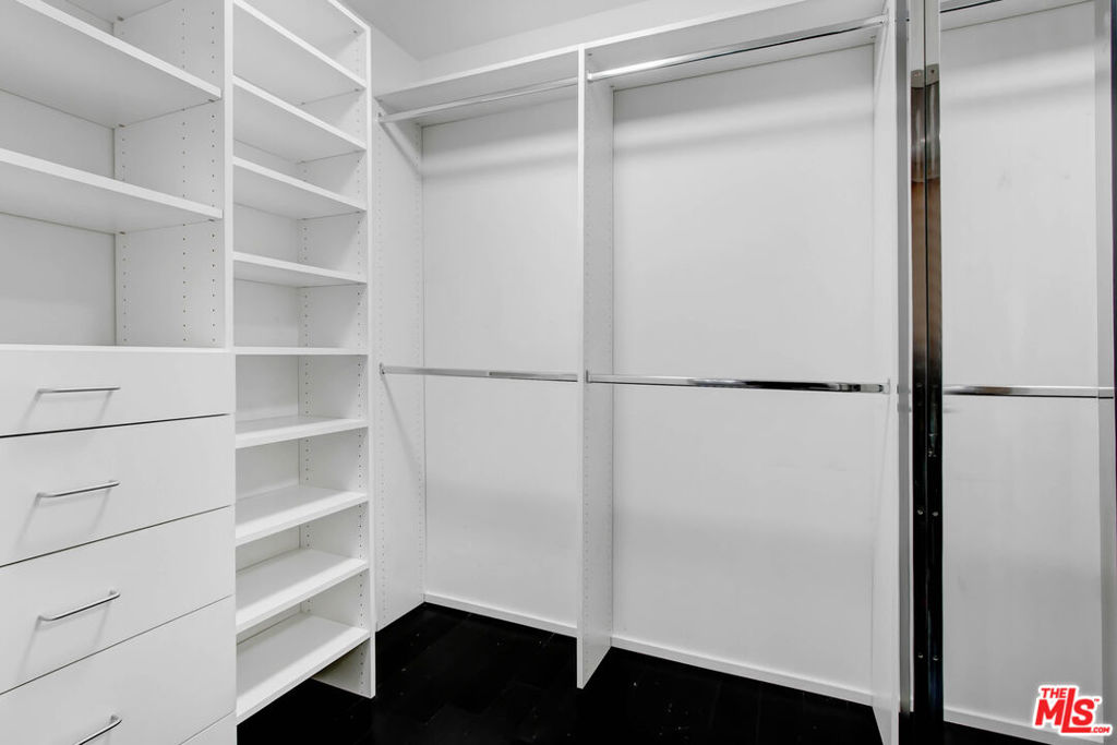 1050 N Gardner Street 2