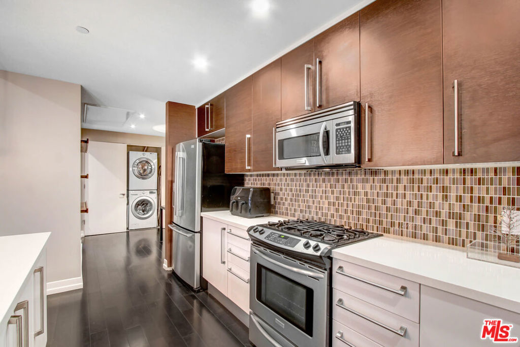 1050 N Gardner Street 2