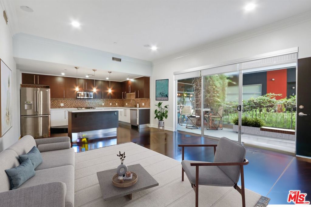 1050 N Gardner Street 2