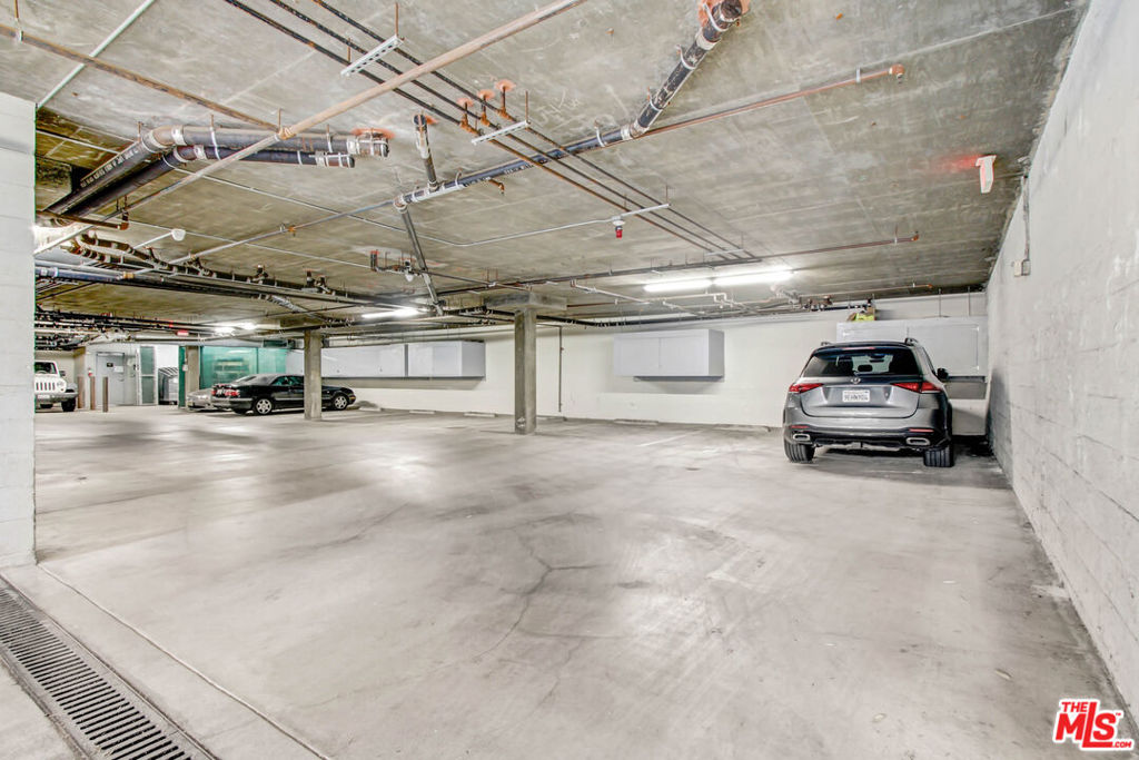 1050 N Gardner Street 2