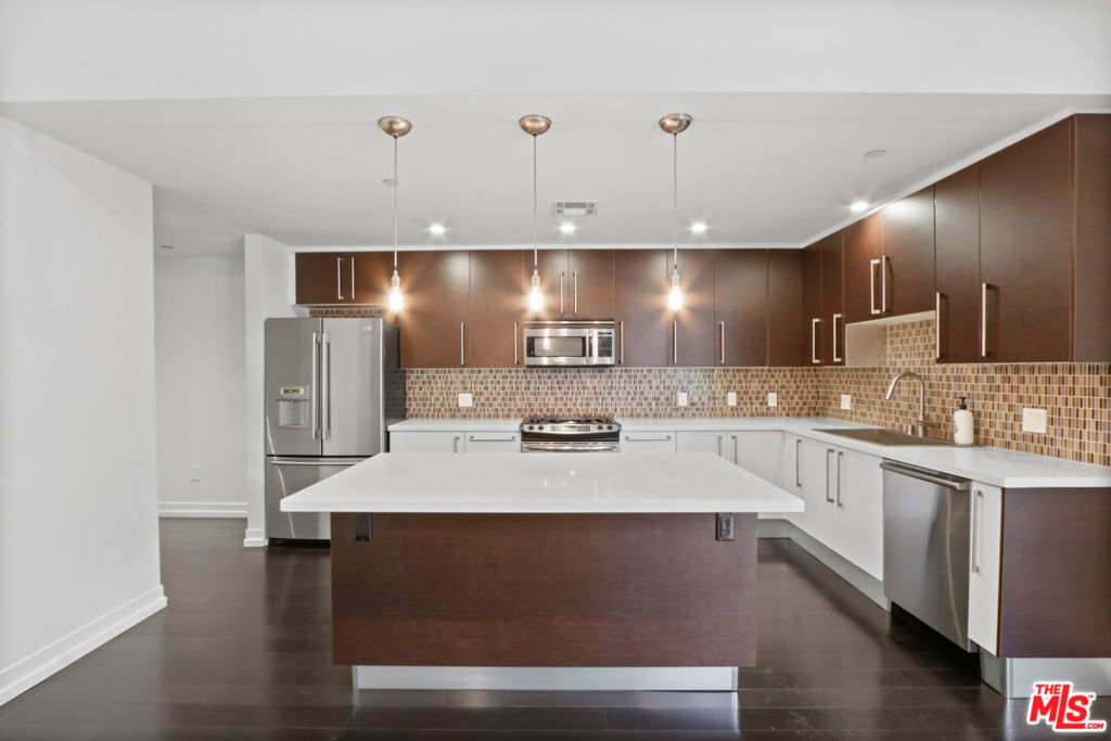 1050 N Gardner Street 2