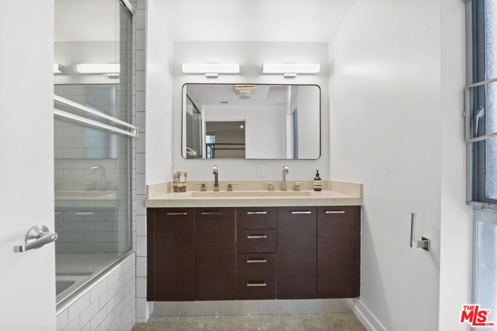 1050 N Gardner Street 2