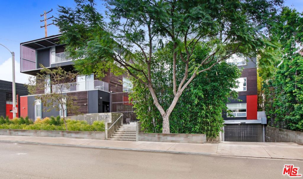 1050 N Gardner Street 2