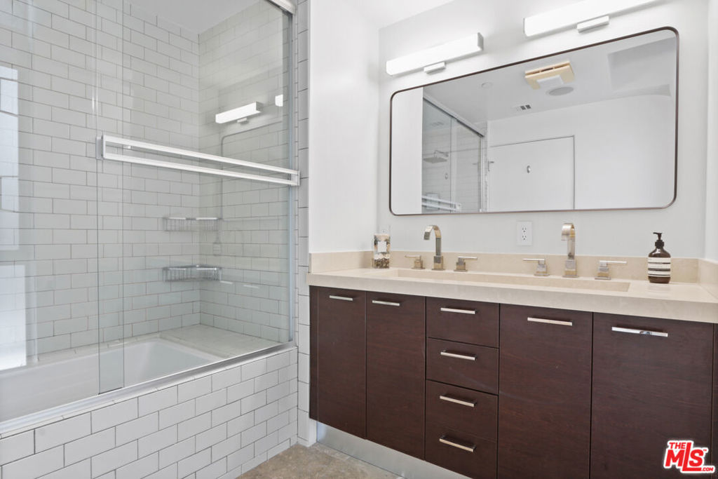 1050 N Gardner Street 2