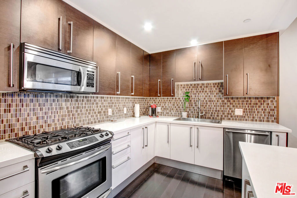 1050 N Gardner Street 2