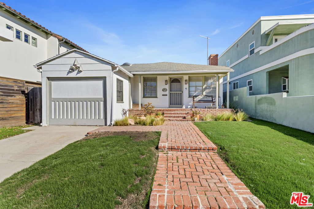 3132 Stanford Avenue