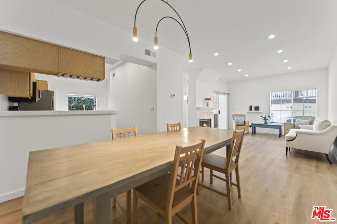 5533 Spanish Oak Ln Unit: E