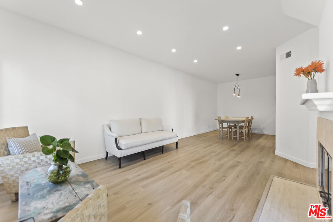 5533 Spanish Oak Ln Unit: E