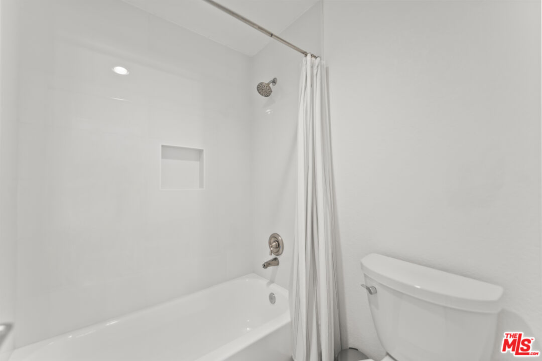 5533 Spanish Oak Ln Unit: E