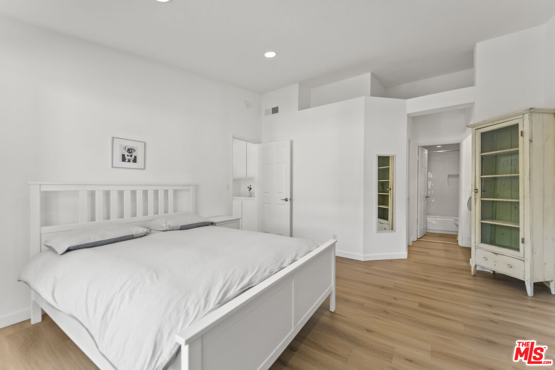 5533 Spanish Oak Ln Unit: E