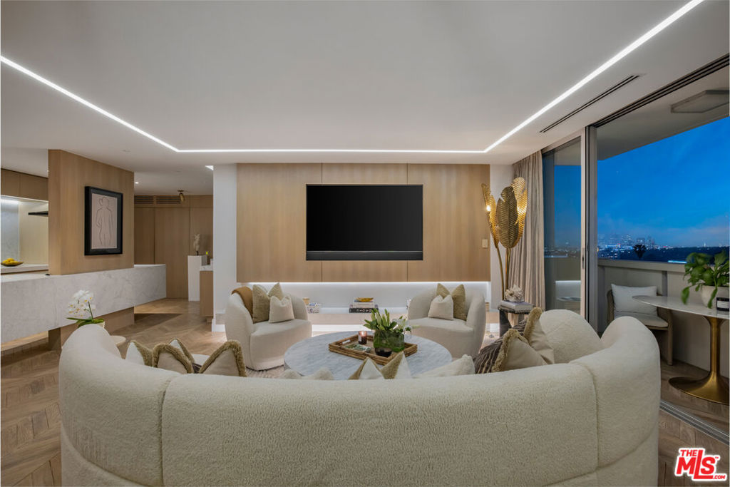 8787 Shoreham Drive 501