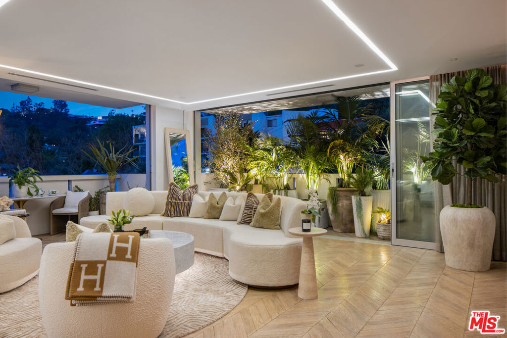 8787 Shoreham Drive 501