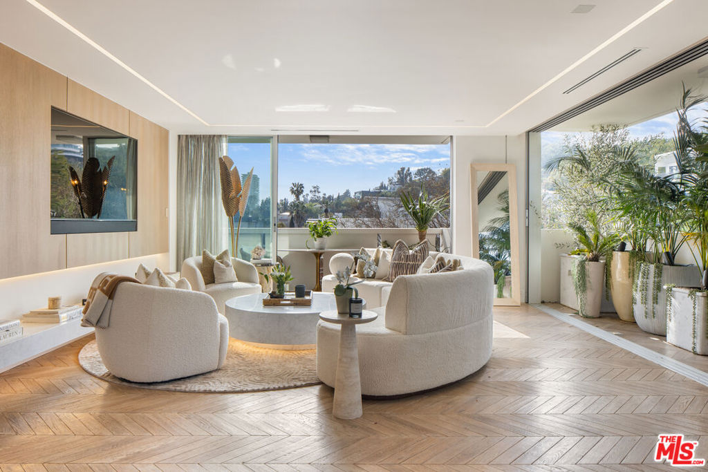 8787 Shoreham Drive 501