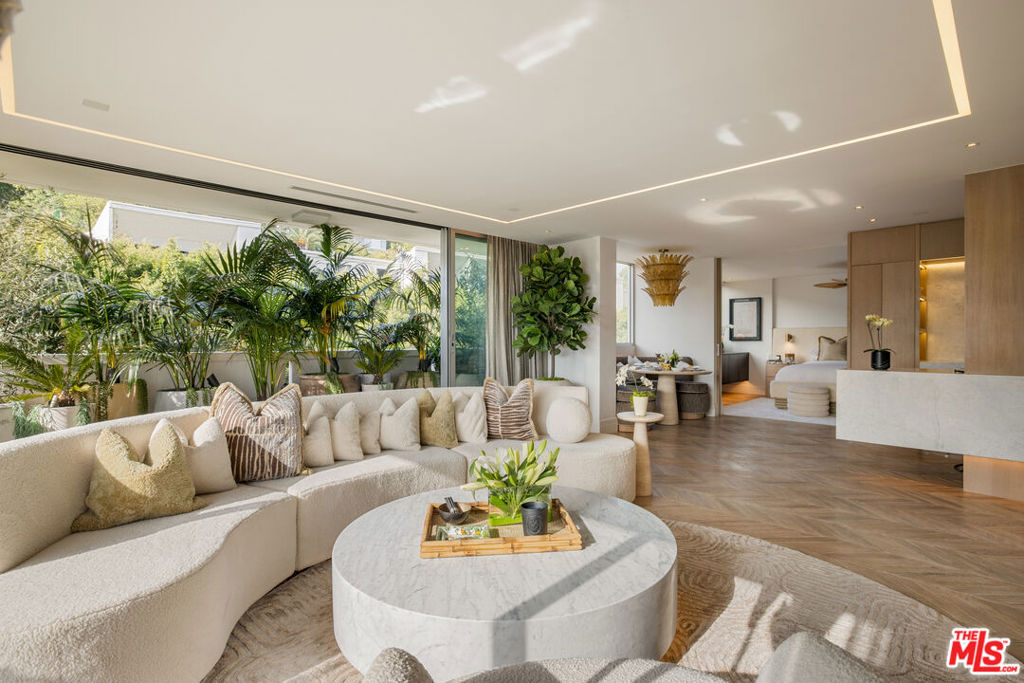 8787 Shoreham Drive 501