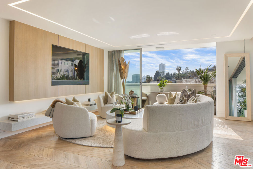 8787 Shoreham Drive 501