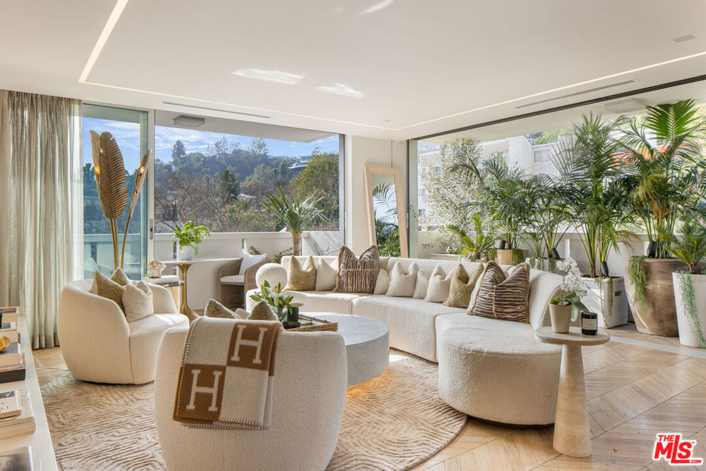 8787 Shoreham Drive 501