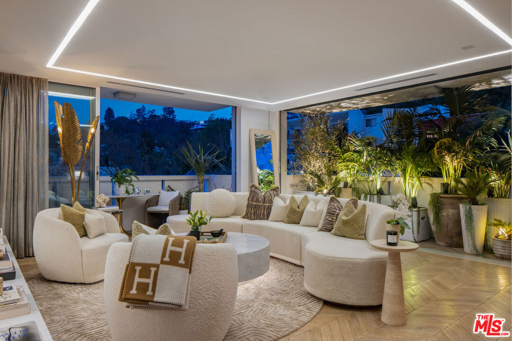 8787 Shoreham Drive 501