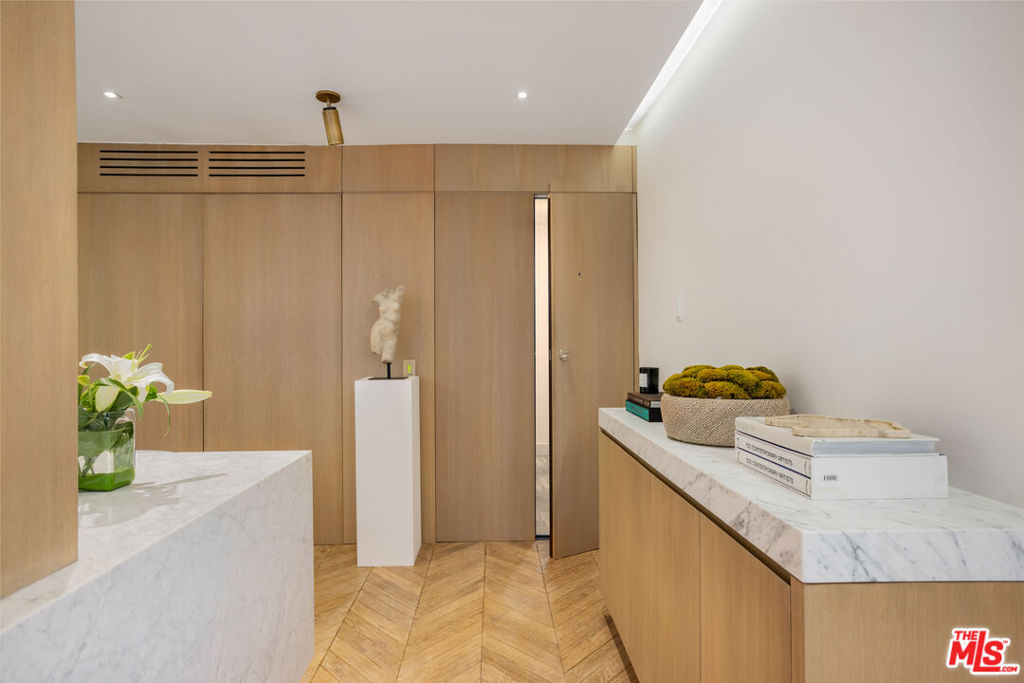 8787 Shoreham Drive 501