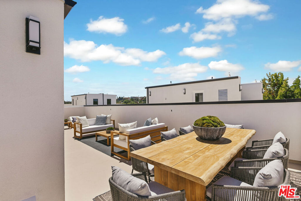 3220 S Barrington Avenue