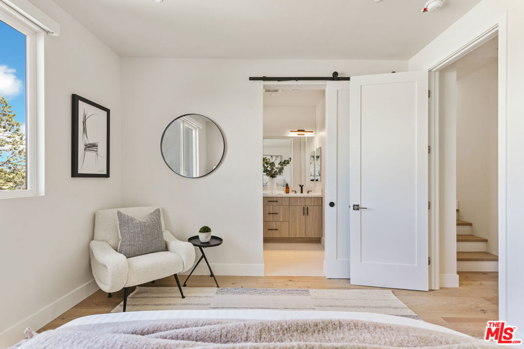 3220 S Barrington Avenue