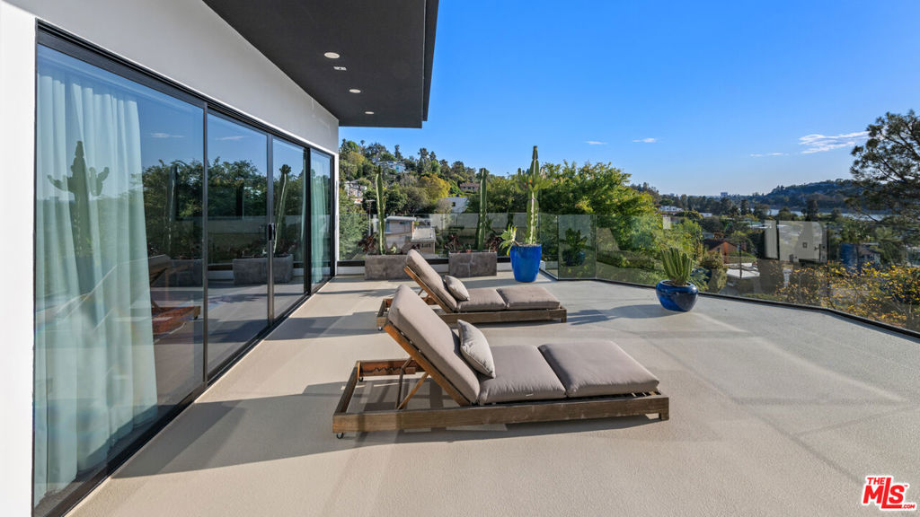 2457 Hidalgo Avenue