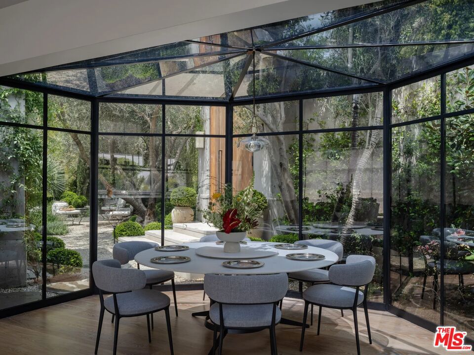 9360 Readcrest Drive