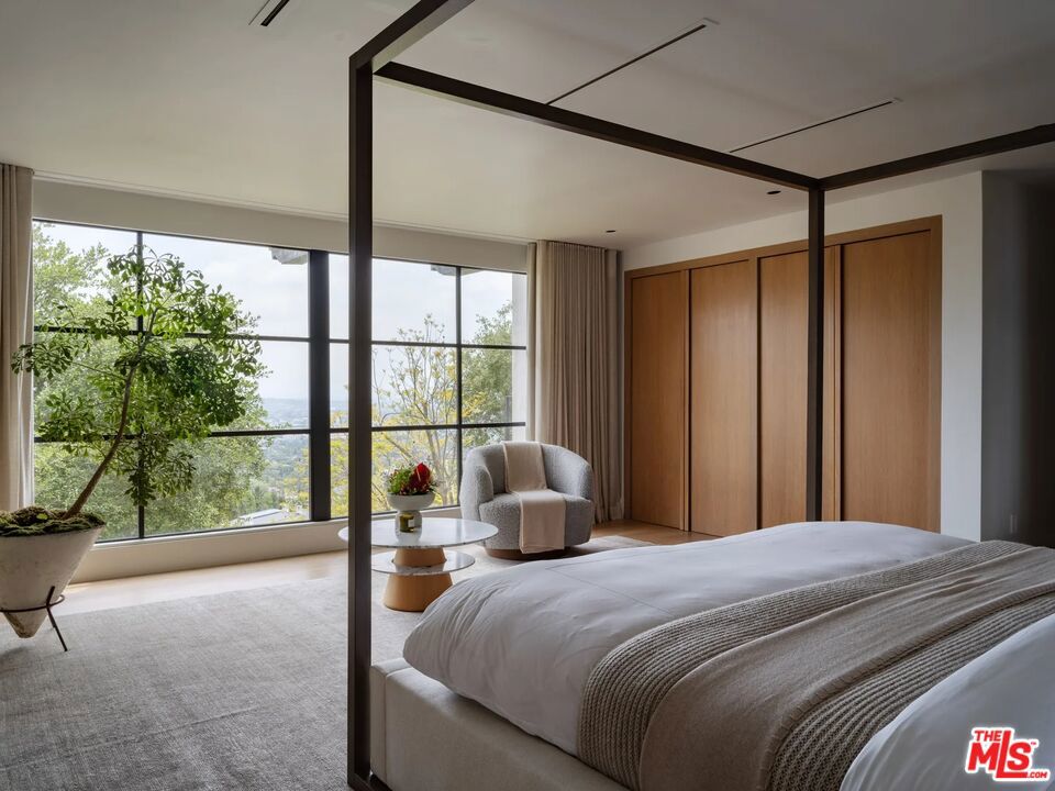 9360 Readcrest Drive