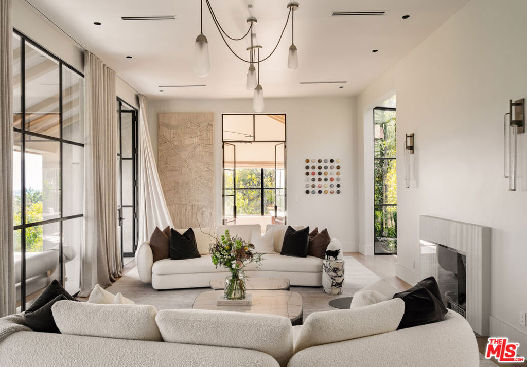 9360 Readcrest Drive