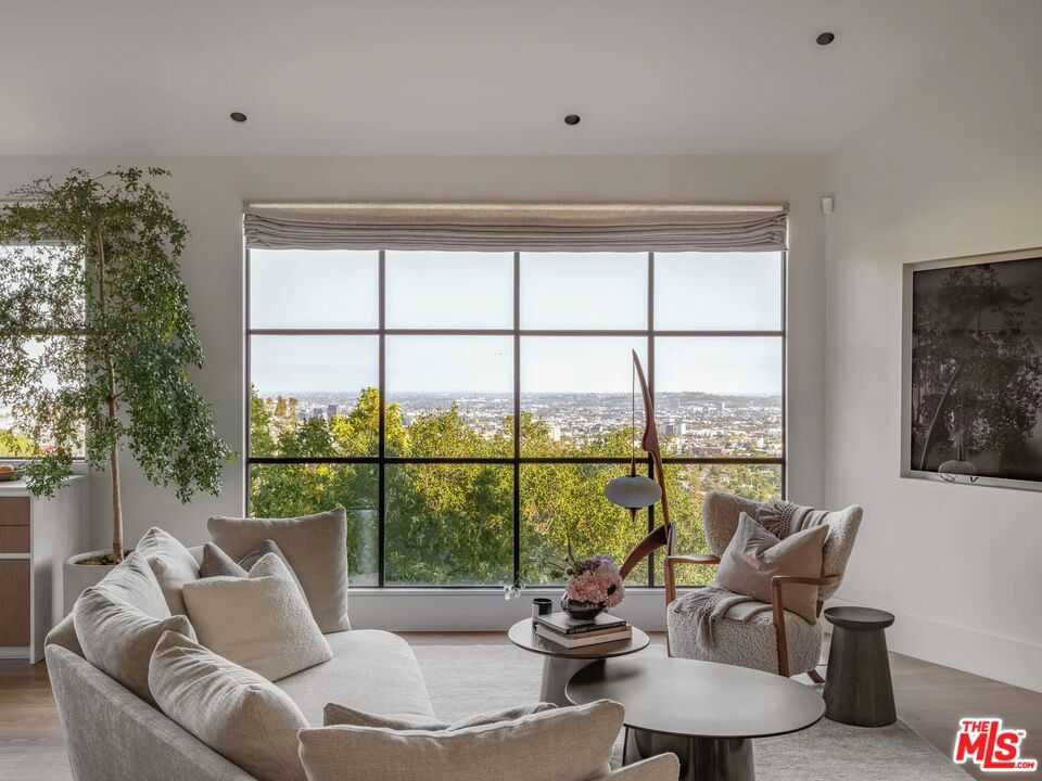 9360 Readcrest Drive