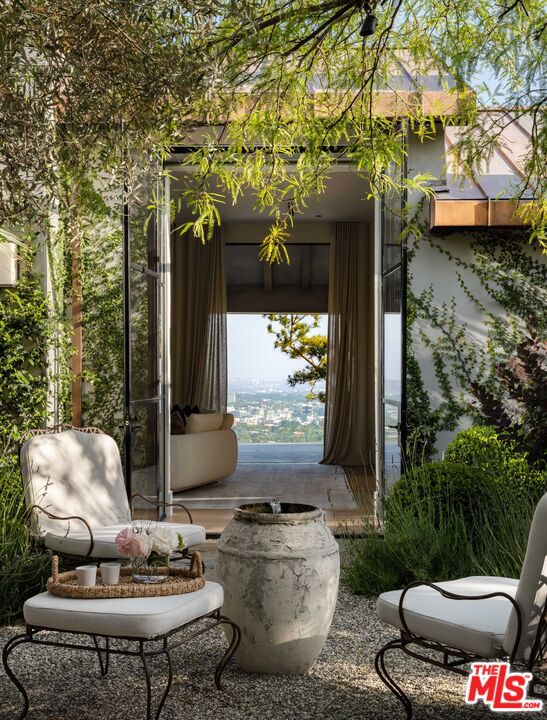 9360 Readcrest Drive