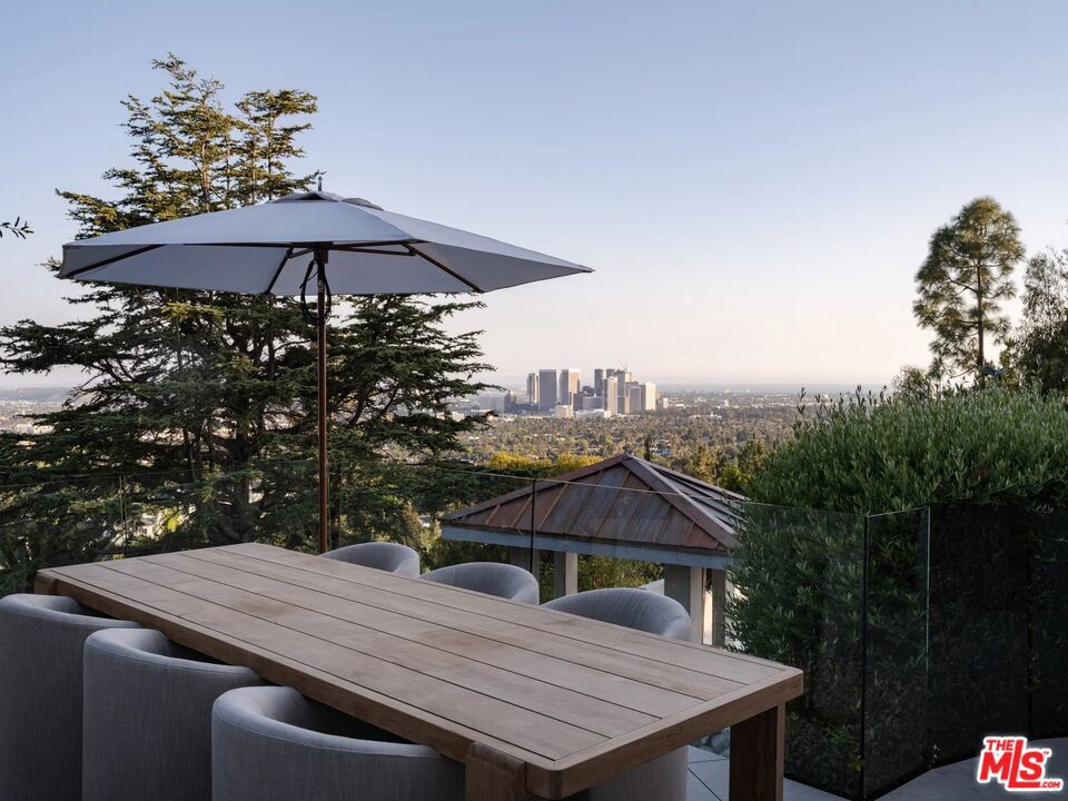 9360 Readcrest Drive