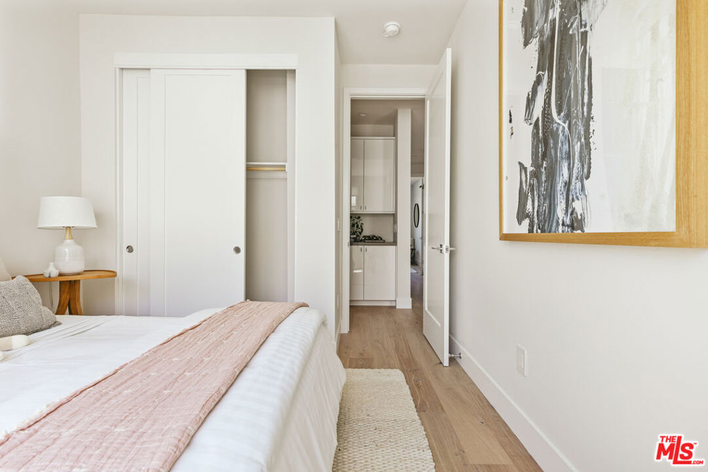 3218 S Barrington Avenue