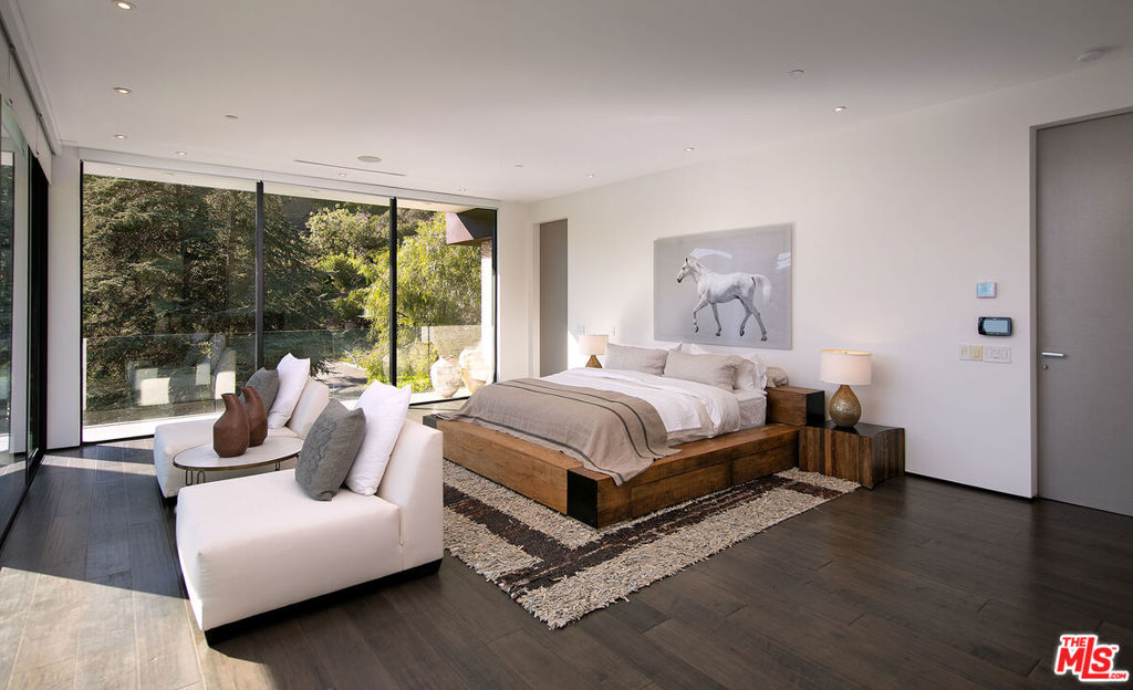 1424 Rising Glen Road