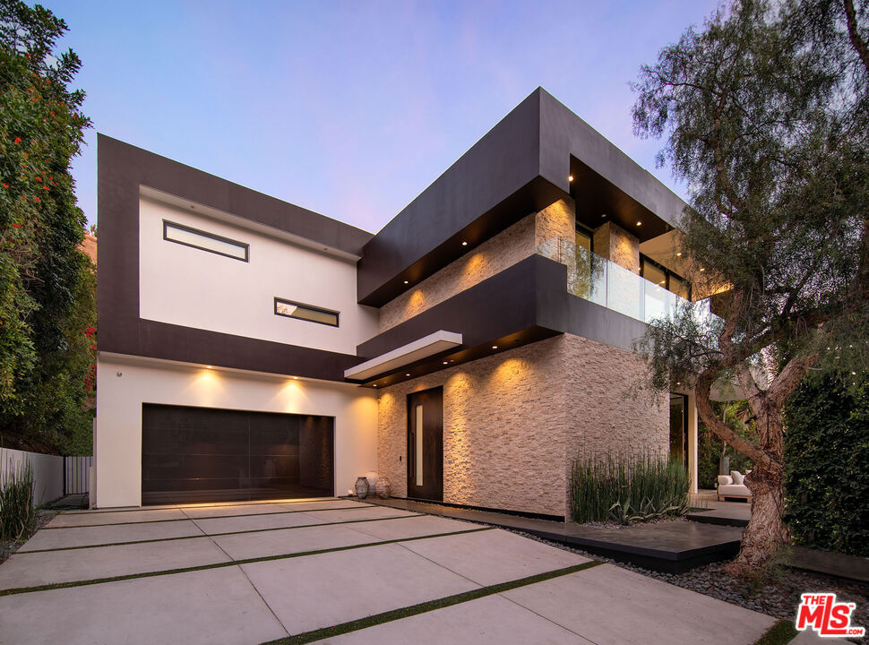 1424 Rising Glen Road